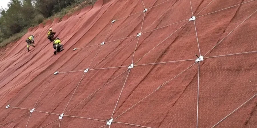Análisis de Estabilidad de Taludes en Palma de Mallorca: Factor de Seguridad Real, No Aproximaciones